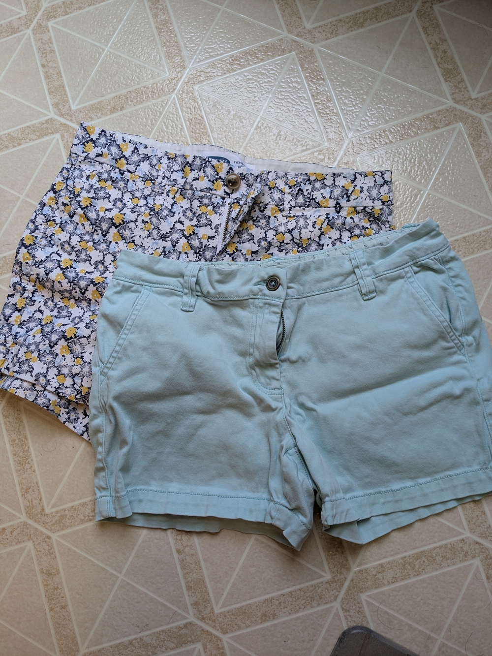 Set Of 2 Midrise Women's Shorts